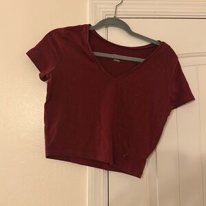 Wild Fable 
Maroon v neck crop 
Sized large